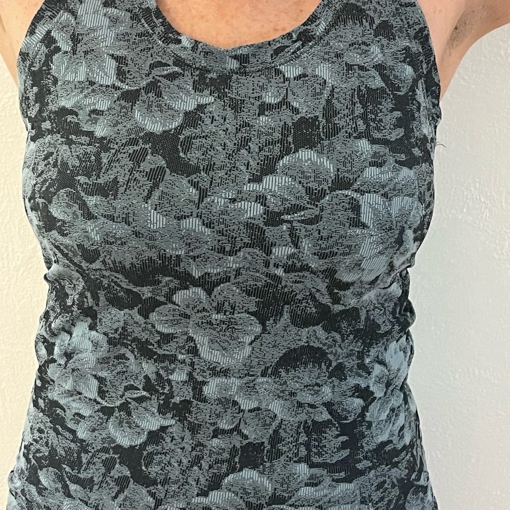Athleta Momentum Women's Tank Top XS - Picture 2 of 5